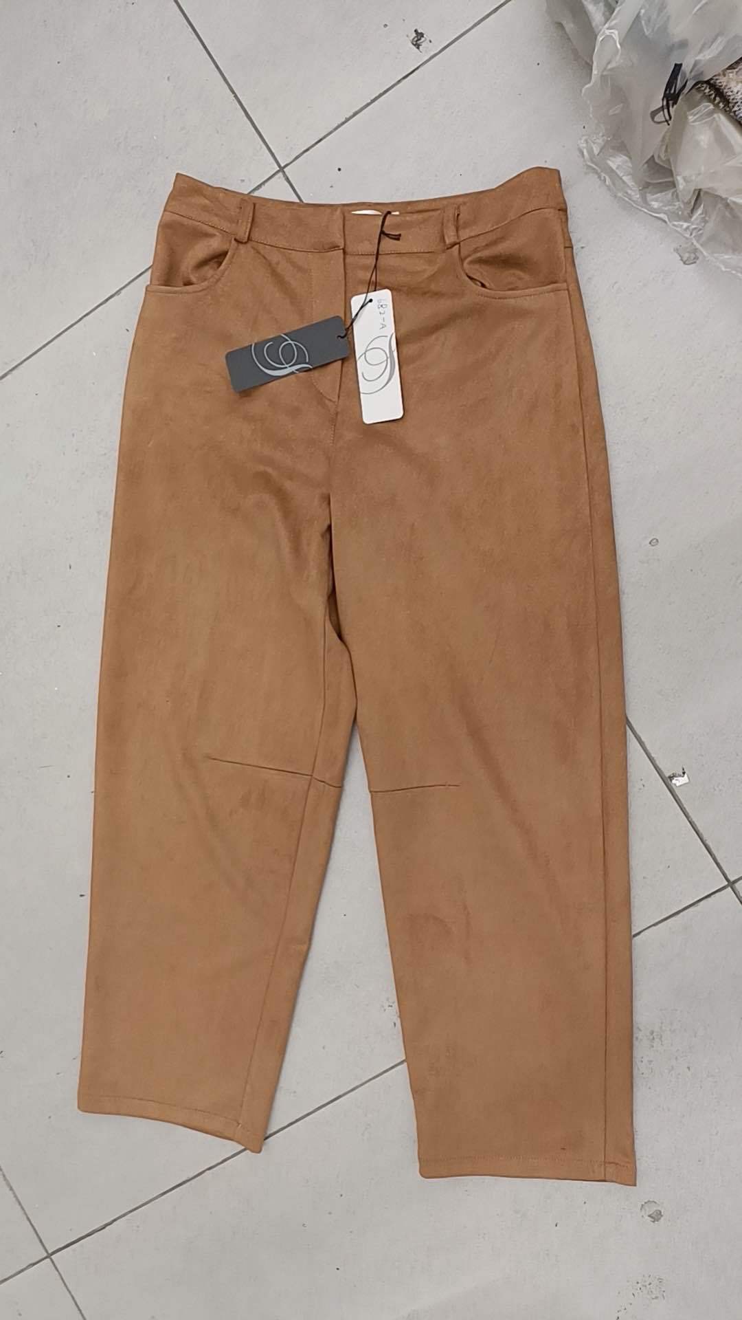 Spodnie proste 7/8 z kieszeniami