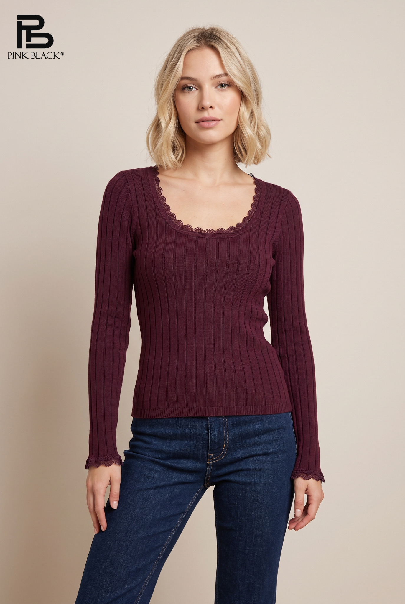 Sweter dopasowany z koronką