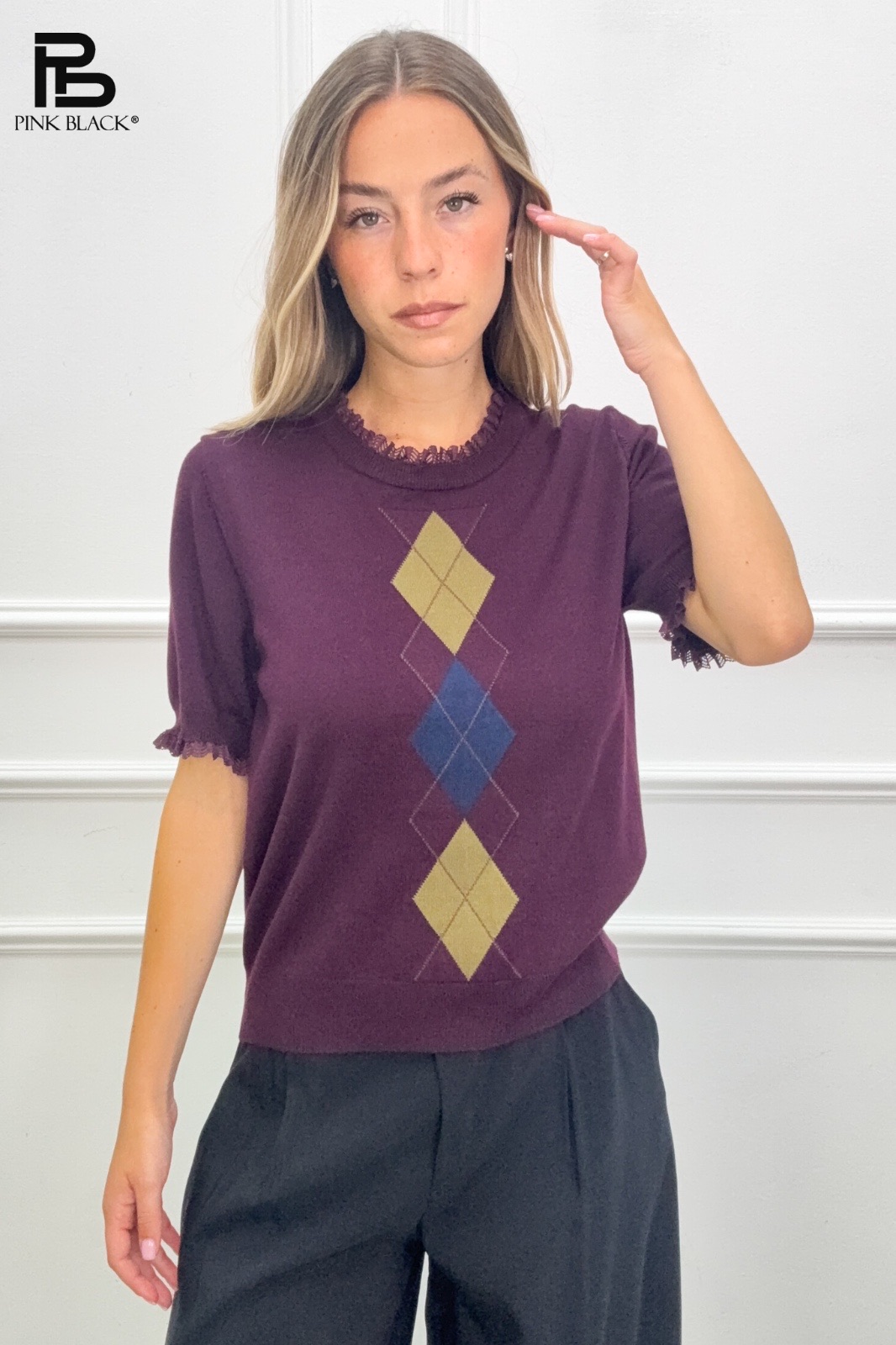 Sweter z koronką