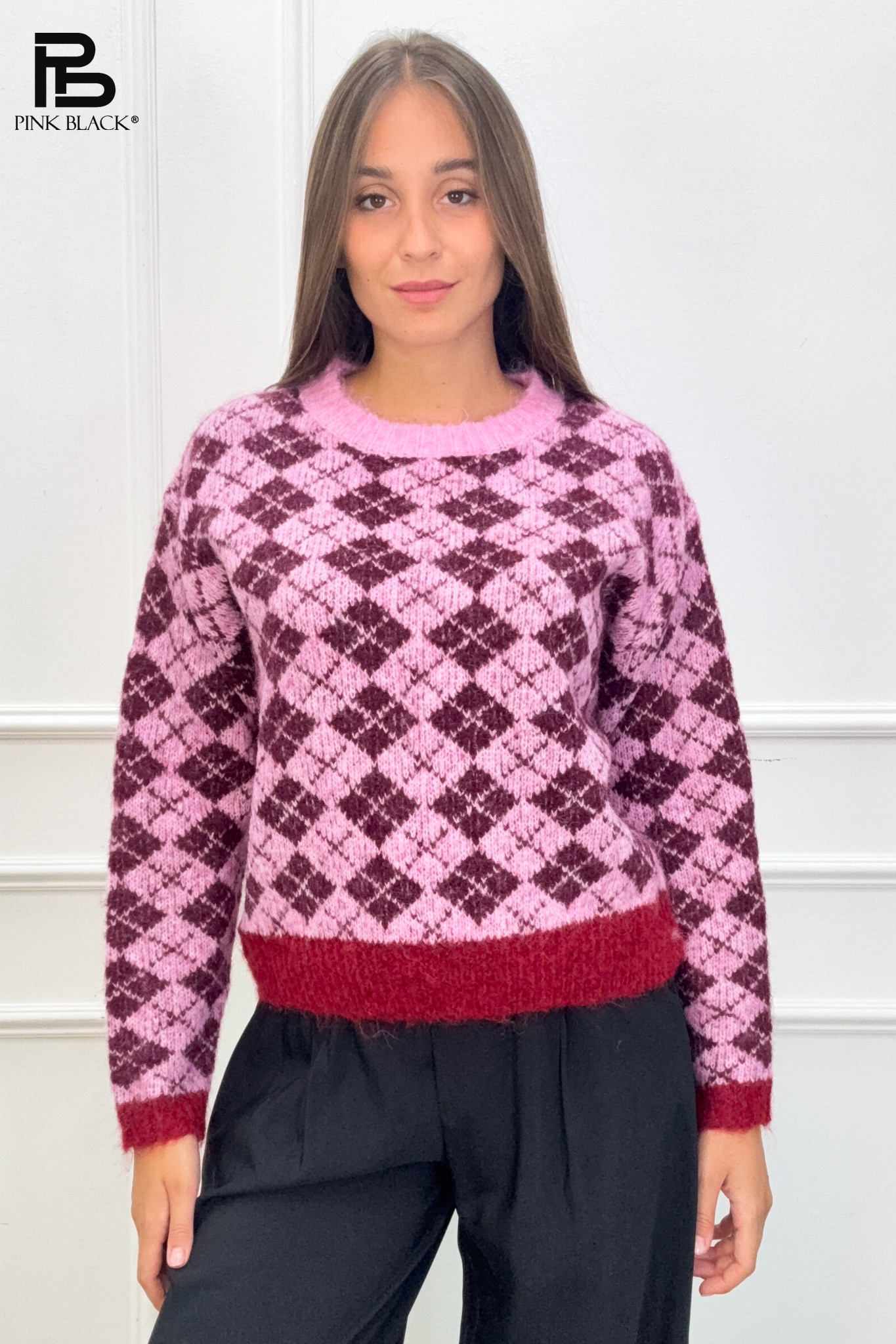Sweter z geometrycznym wzorem