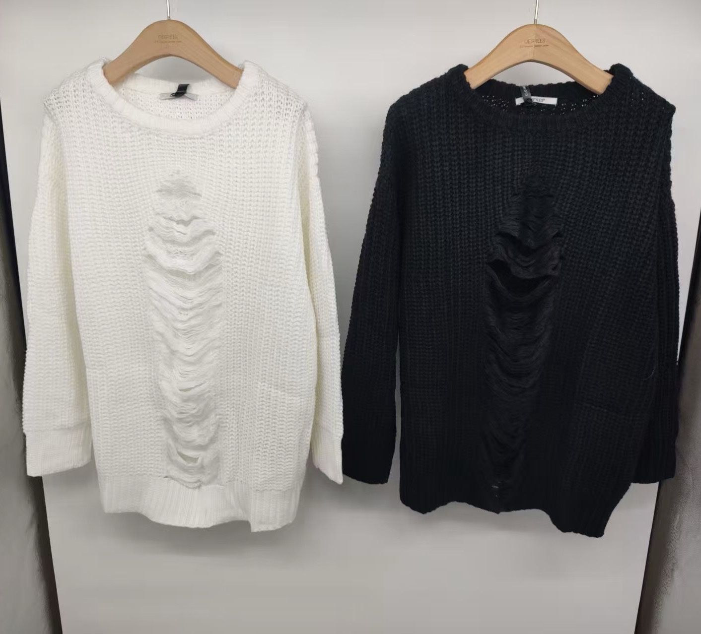 Sweter Oversize Wydłużony z Wycięciami