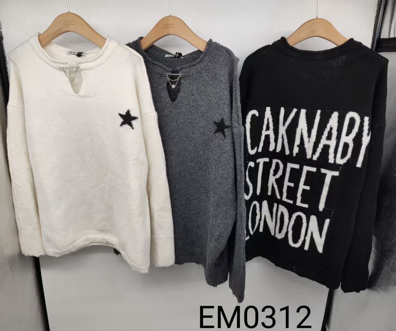 Sweter wydłużony z napisem