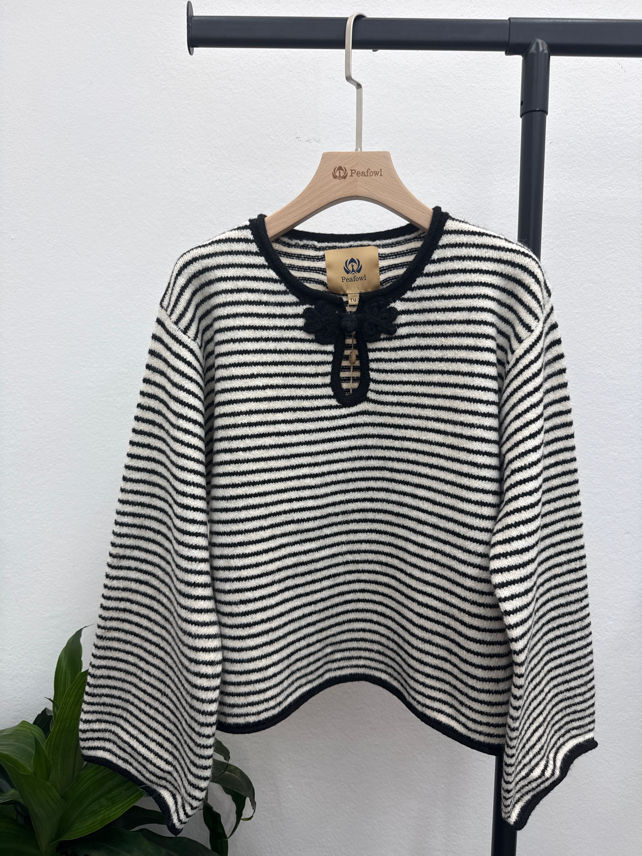 Sweter z Kokardą
