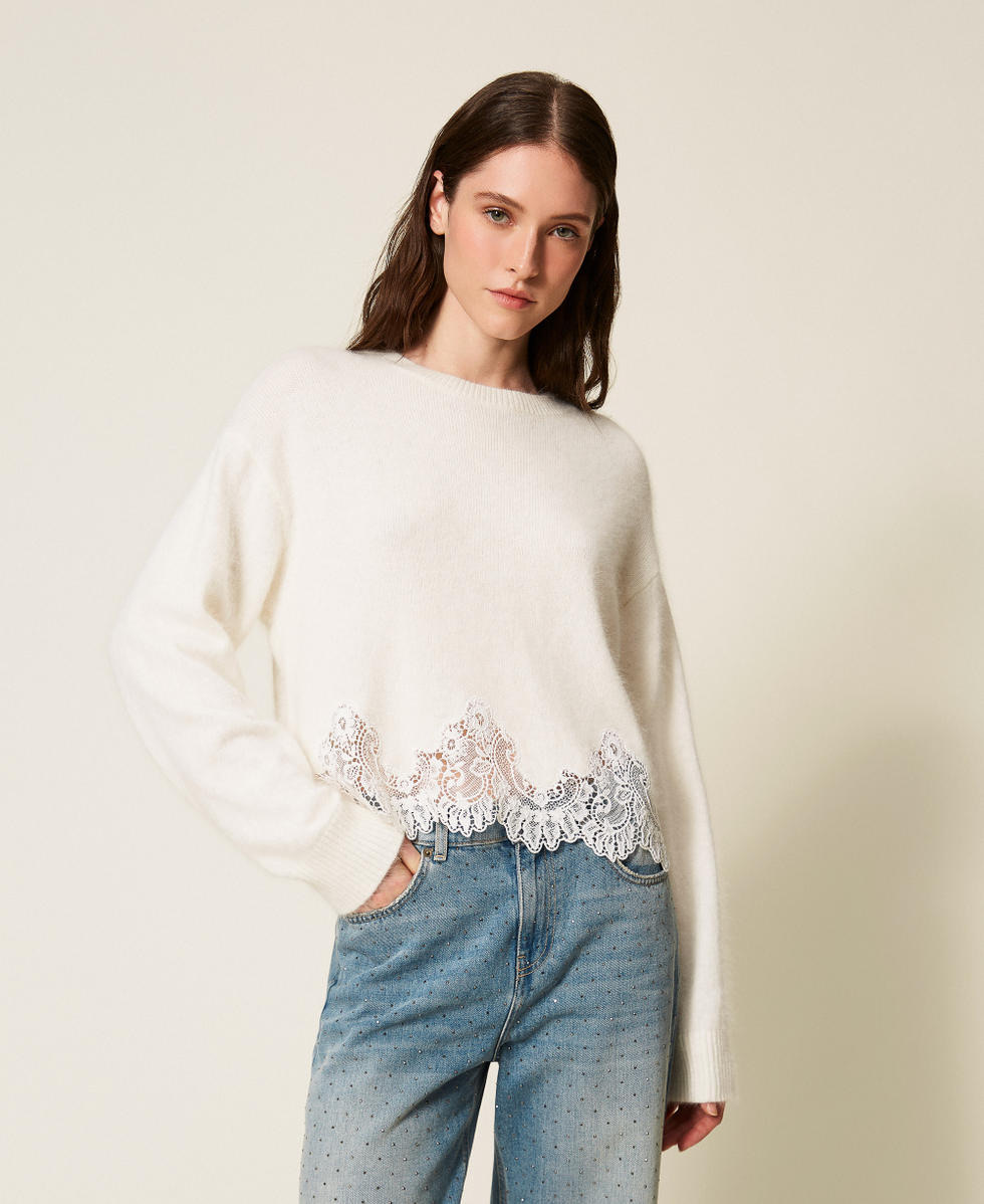Sweter Regularny z Koronką