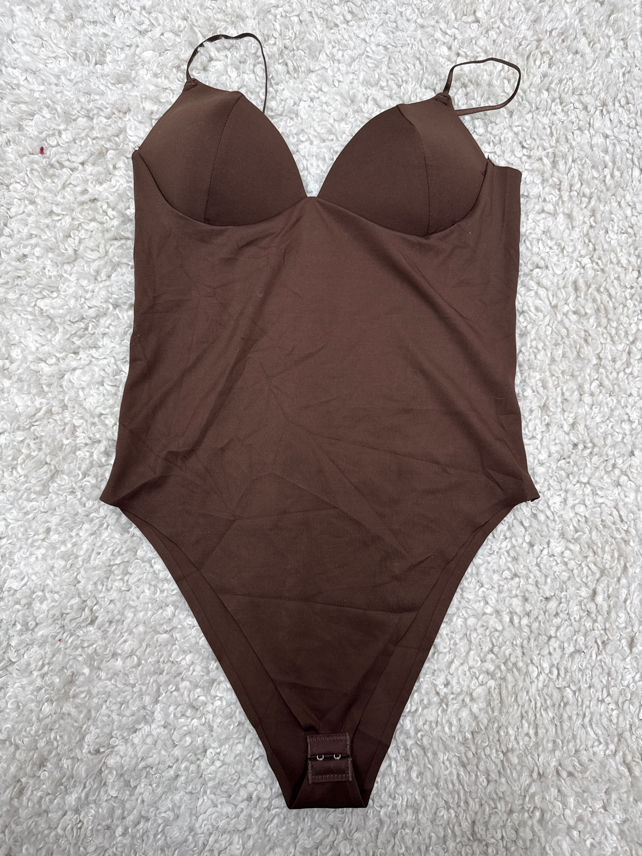 Body z Profilowanym Dekoltem
