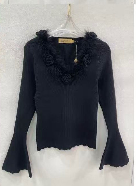 Sweter dopasowany z frędzlami