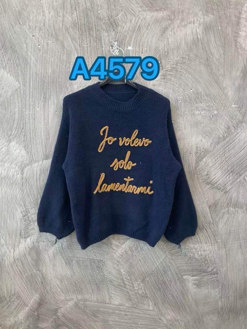 Sweter z Haftem