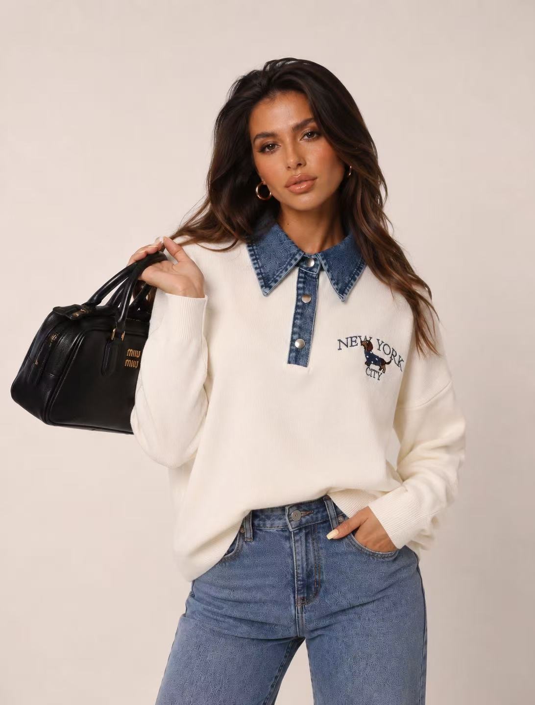 Sweter polo z haftem
