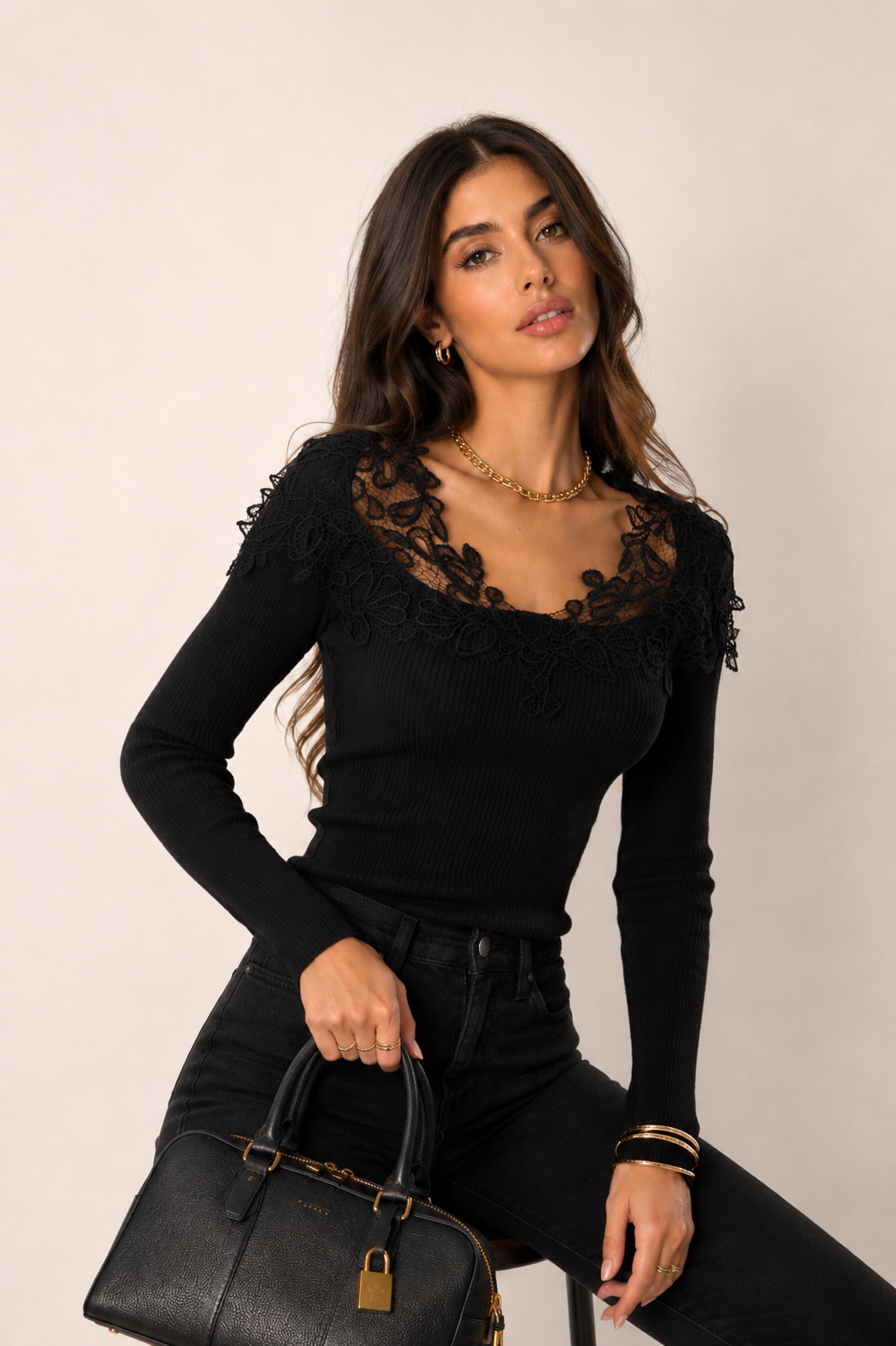 Sweter Dopasowany z Koronką