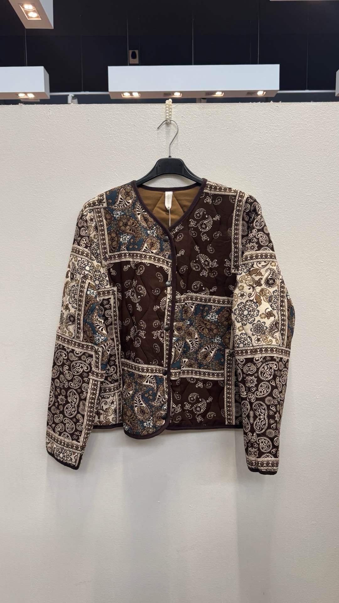 Kurtka krótka z paisley