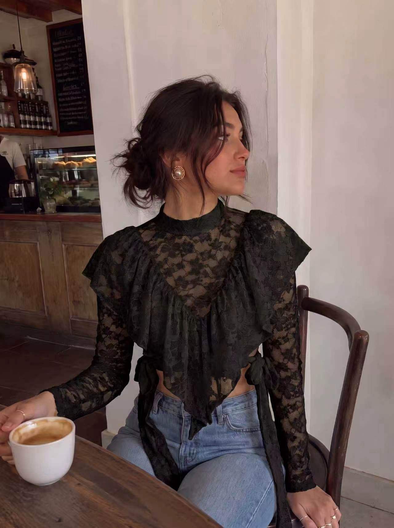 Bluzka cropped z koronką