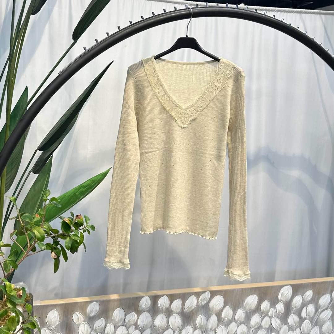 Sweter Dopasowany Z Koronką