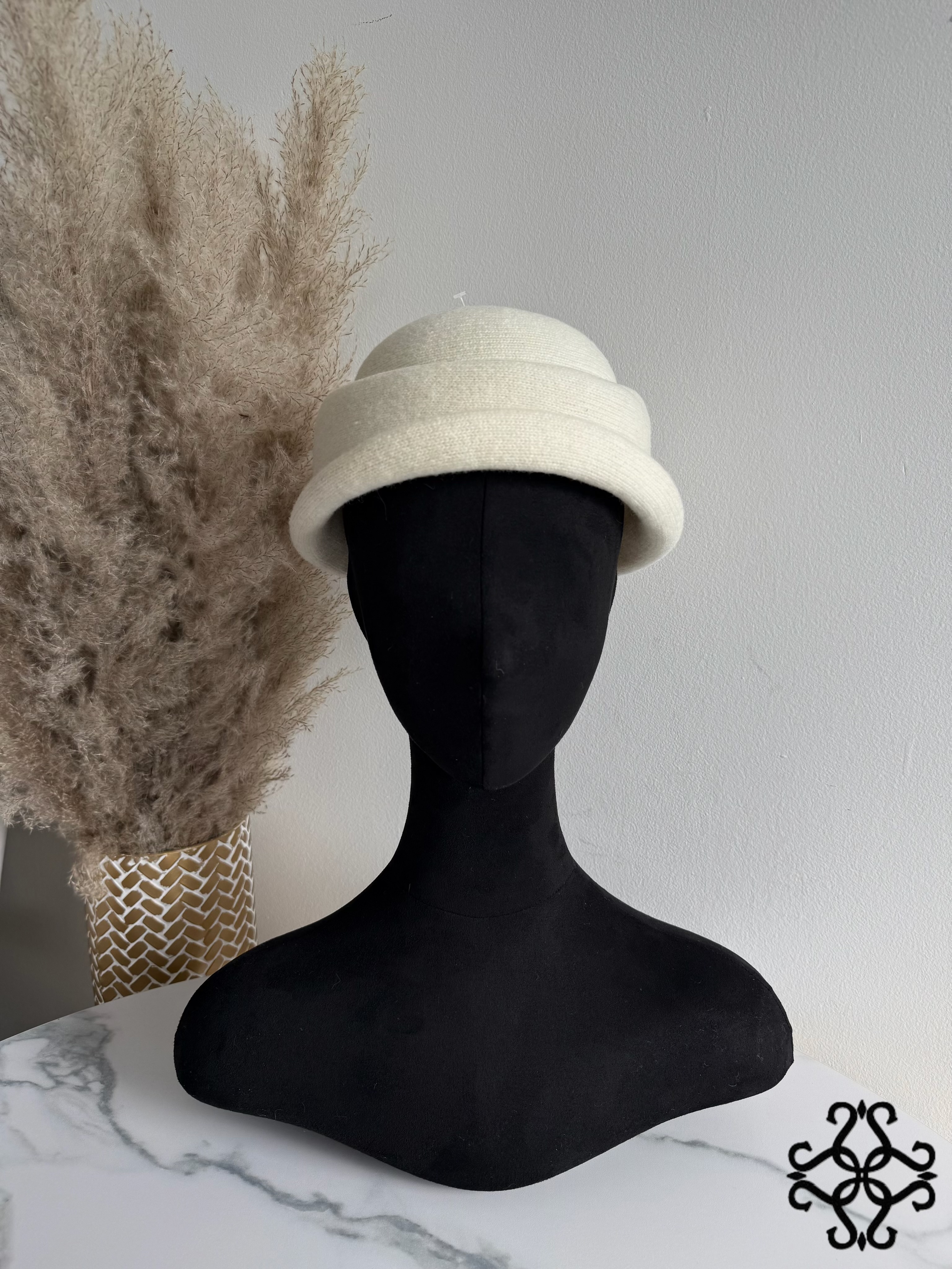 Czapka Cloche Z Ozdobą