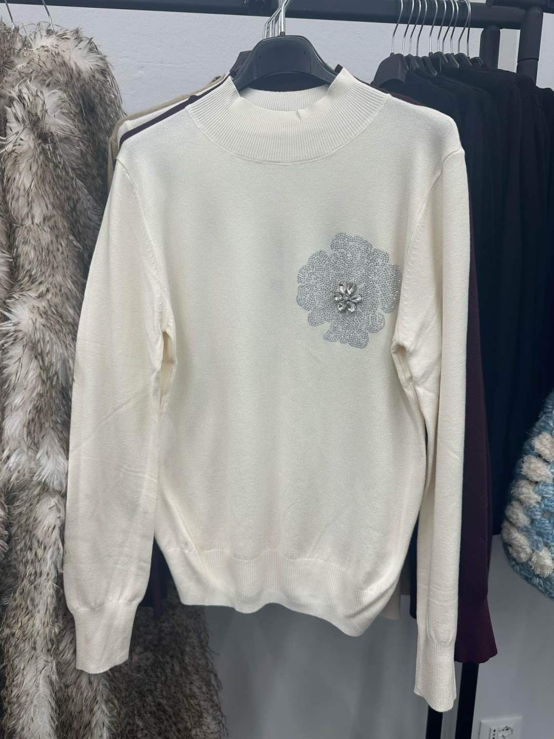 Sweter Półgolf Z Haftem