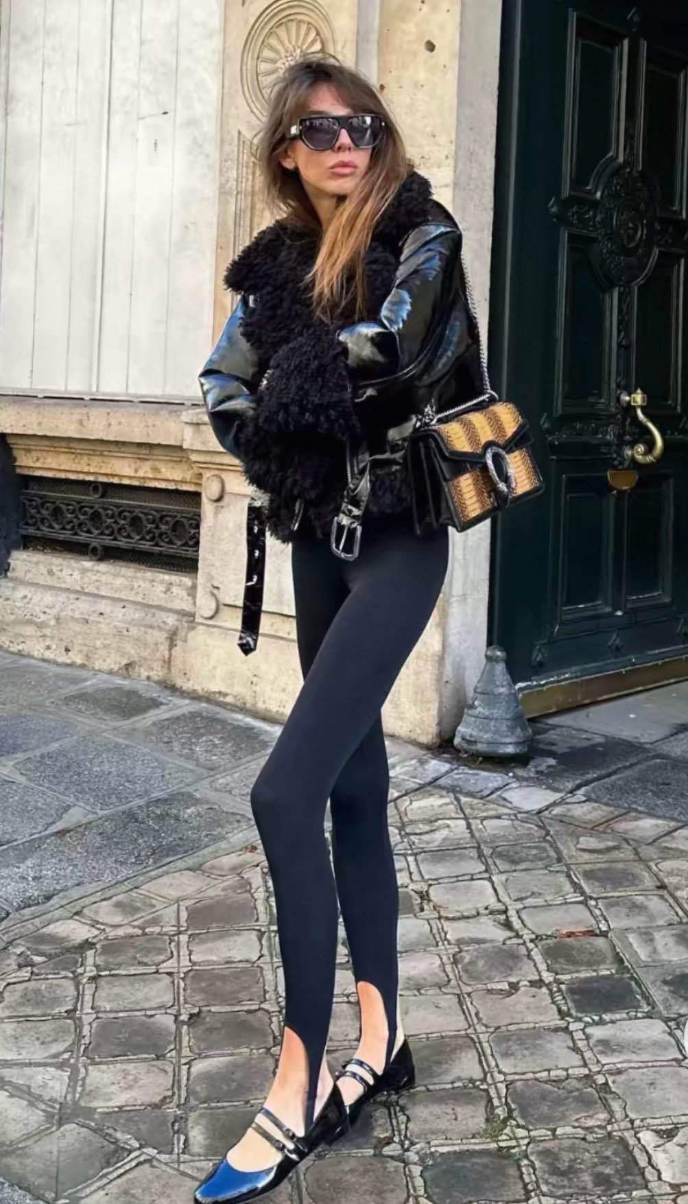 Spodnie legginsy z rozcięciem