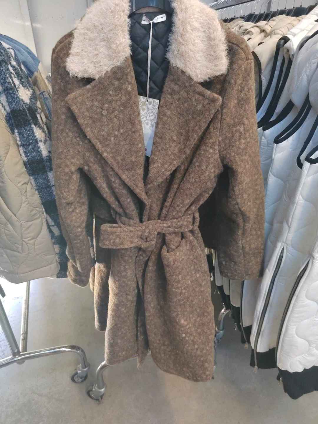 Płaszcz Wydłużony z Paskiem