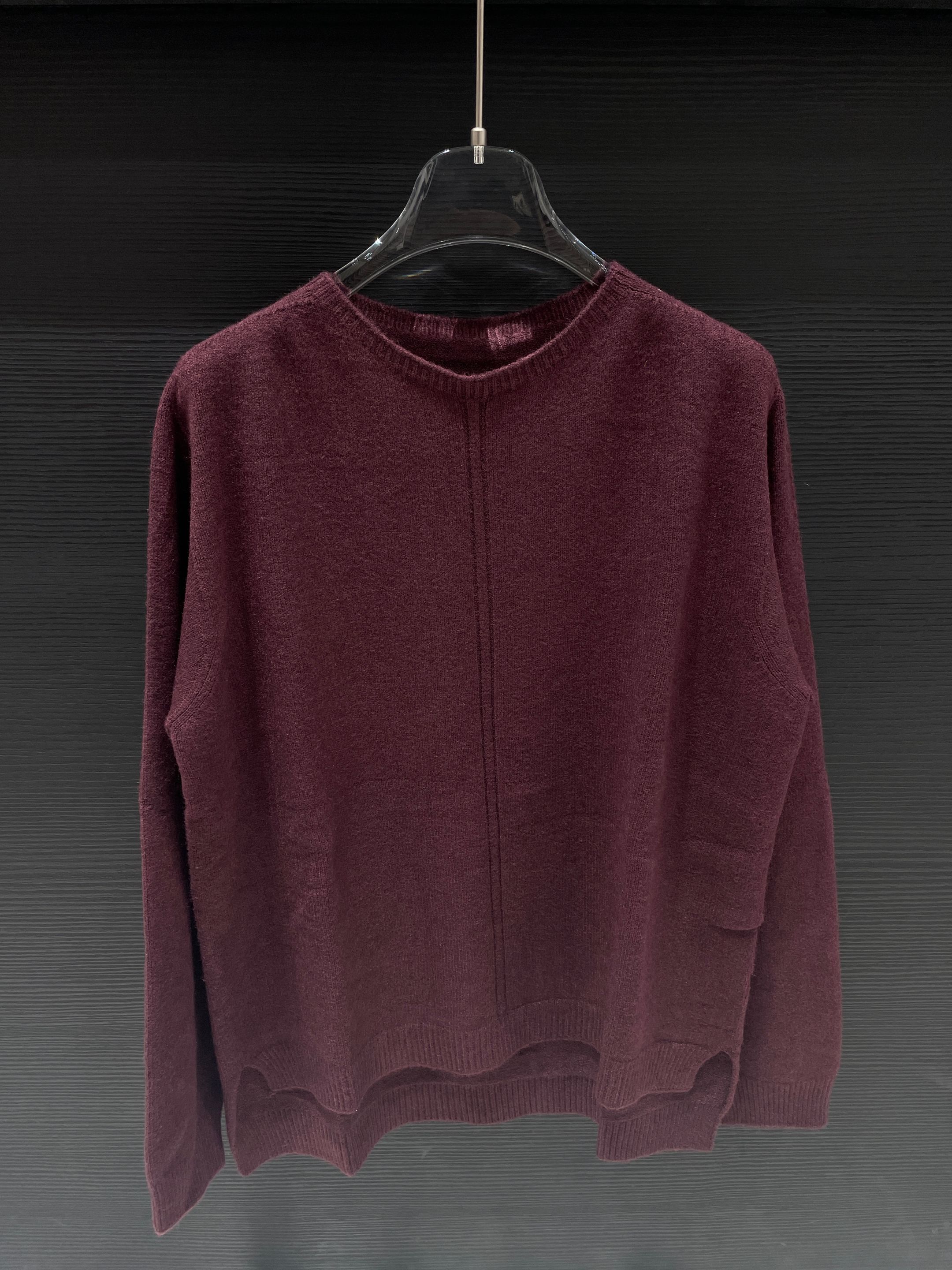 Sweter wydłużony z wycięciami