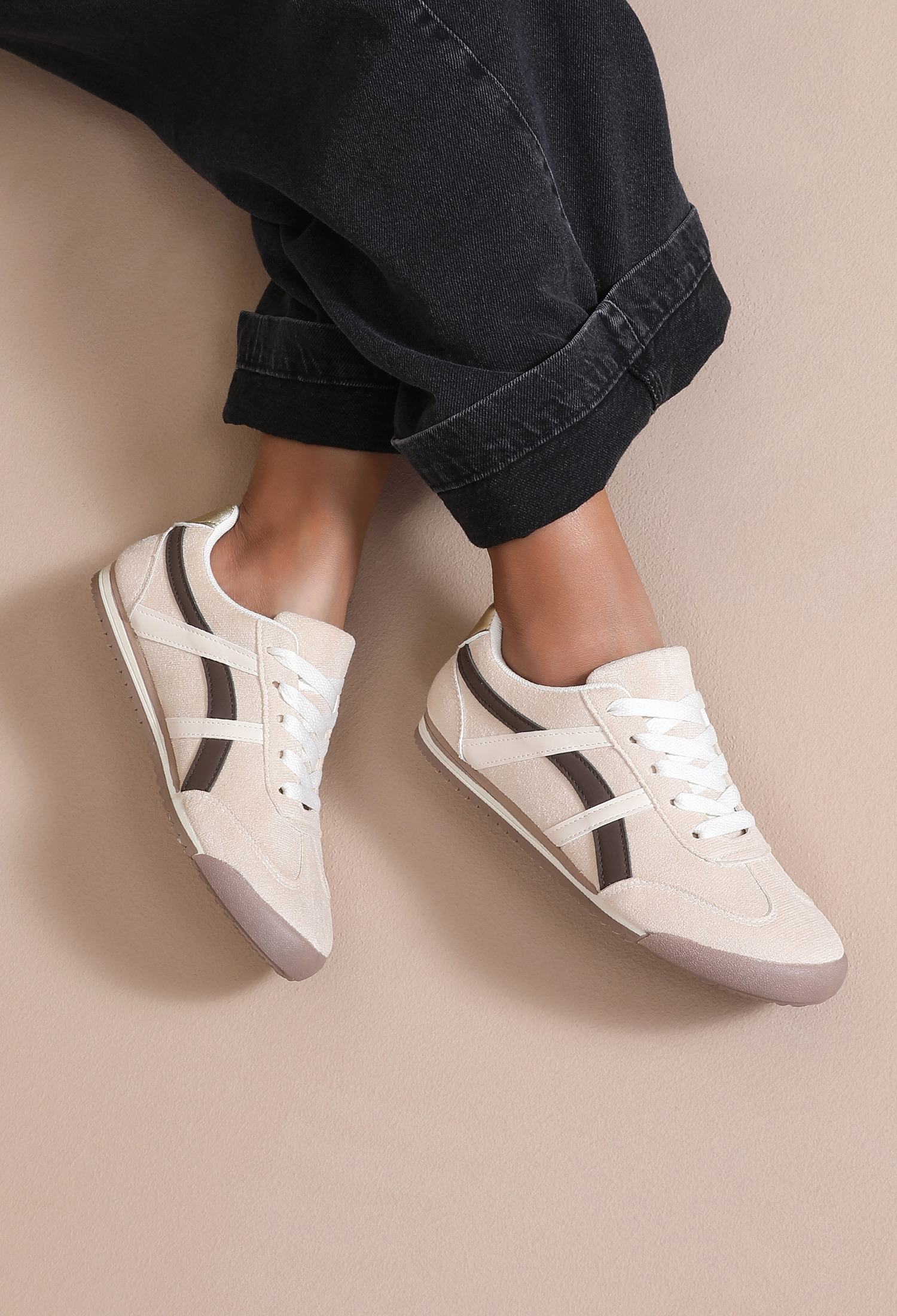 Sneakersy