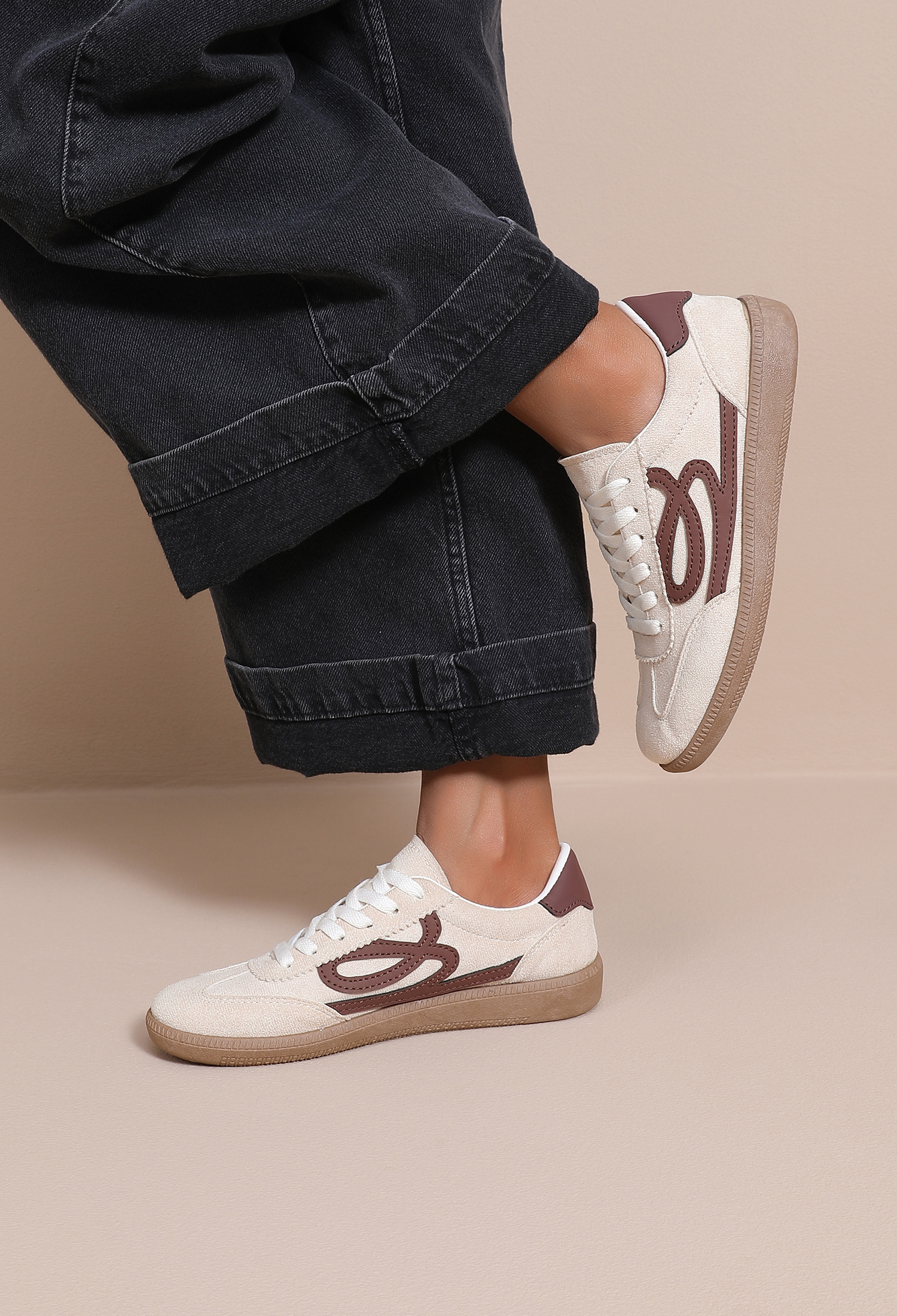 Sneakersy