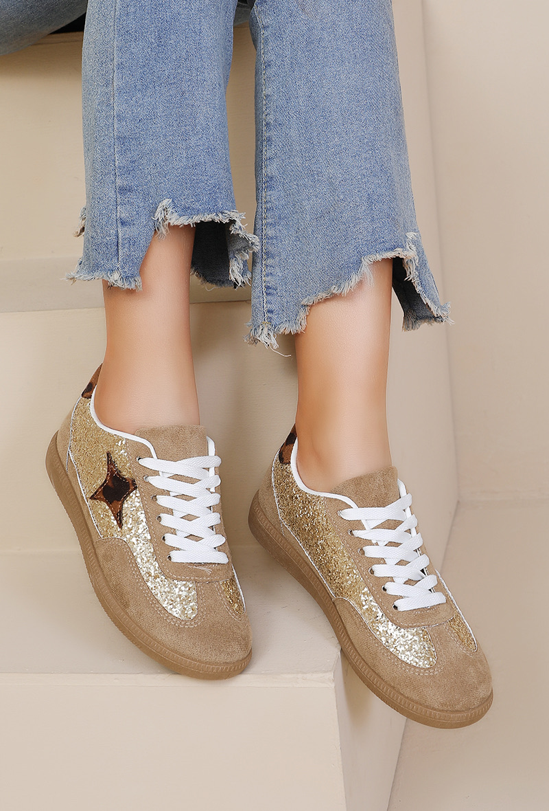 Sneakersy