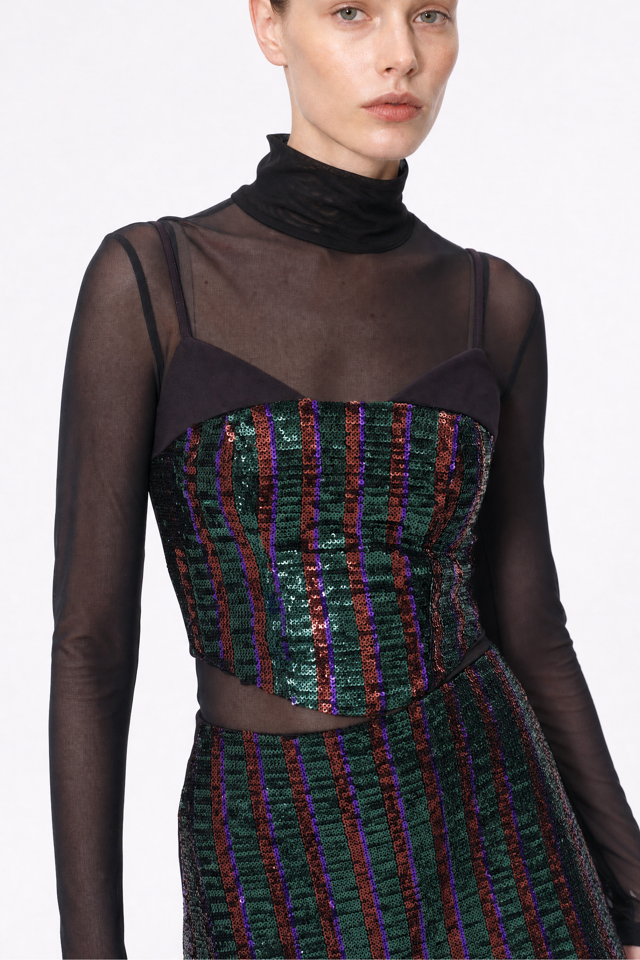 Top cekinowy cropped z dekoltem